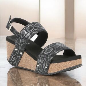 VOLATILE Snakeskin summerLove wedge women’s shoes size 9